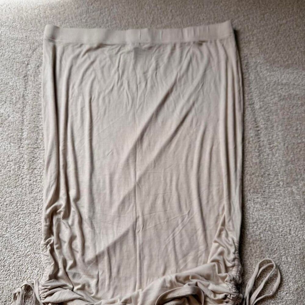 Forever-21 Women's Cream and Tan Skirt